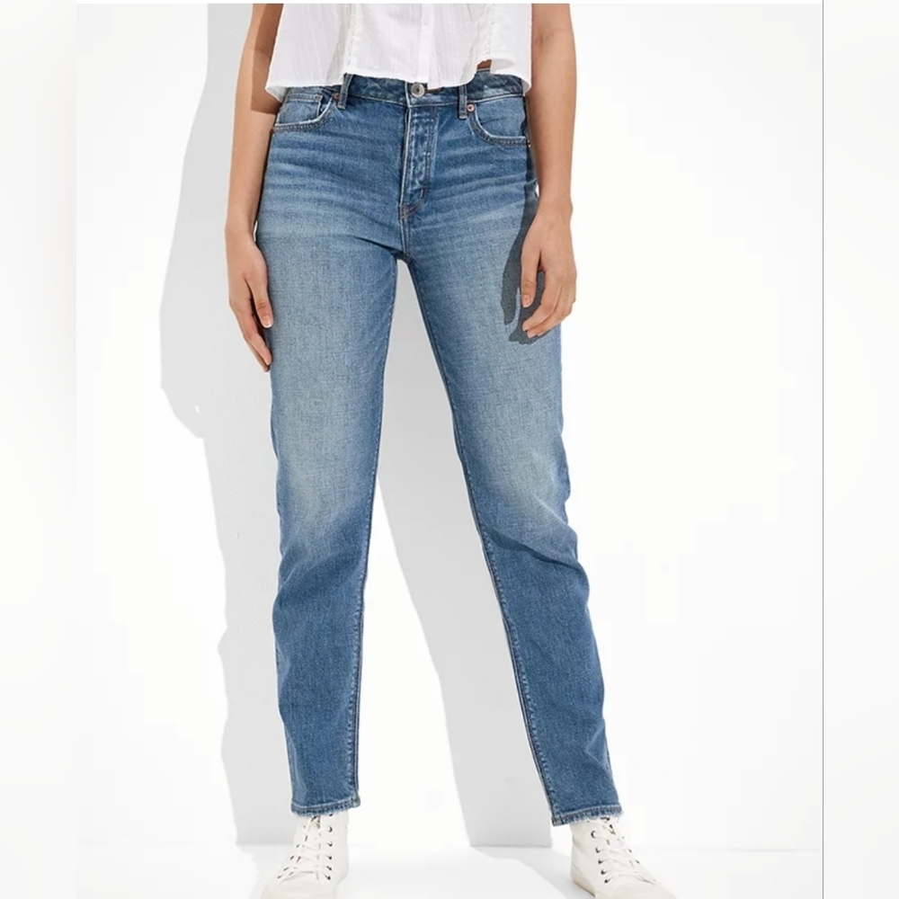 NWT American Eagle- Low Rise Tomgirl Jean